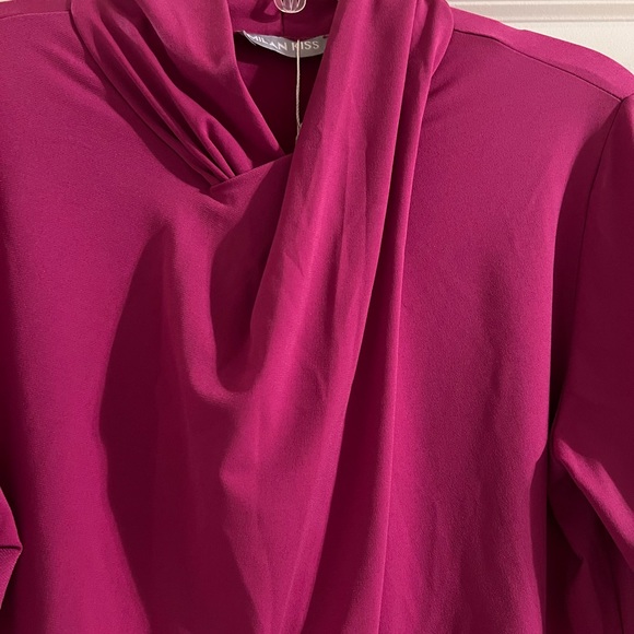 NWOT pullover top - Picture 2 of 3